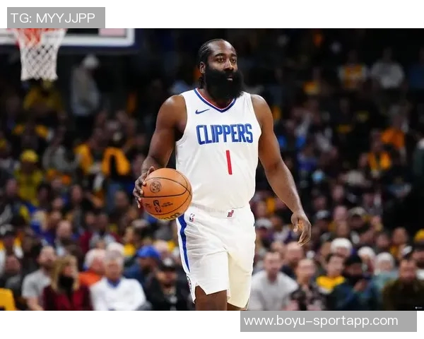 哈登谈球队首发阵容的优势与错位策略展现天赋异禀的潜力