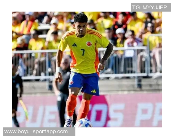 迪亚斯称赞J罗为哥伦比亚全力以赴的榜样与精神领袖