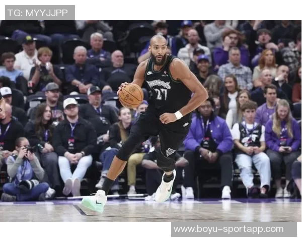 芬奇强调对戈贝尔一视同仁不会为其设定特殊比赛规则