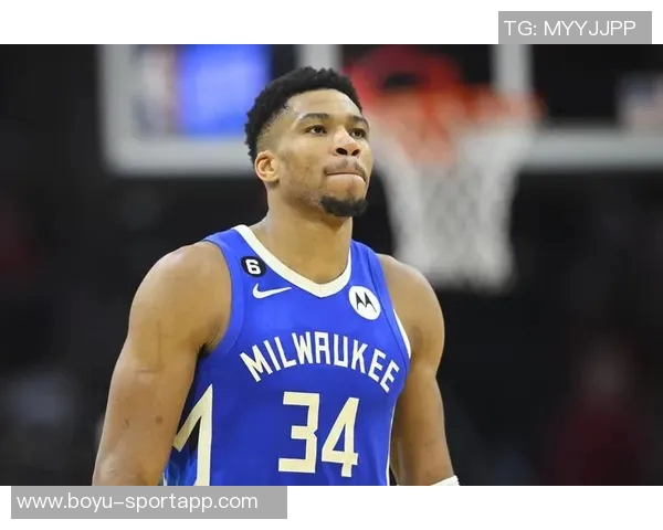 字母哥半场表现抢眼7投5中斩获10分7板3助助球队领先