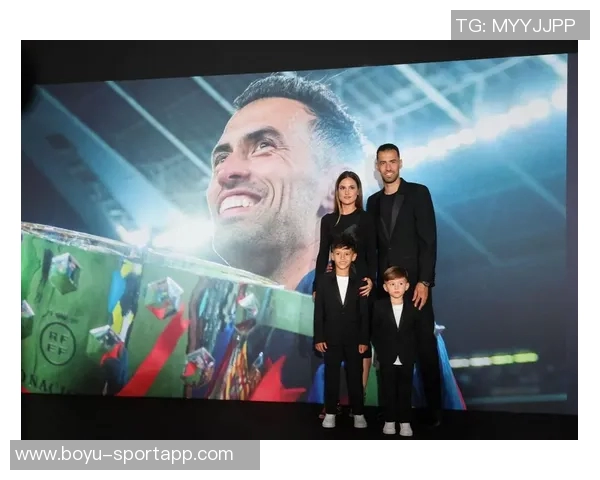 布斯克茨携妻儿共庆退役仪式迈阿密球迷齐聚致敬