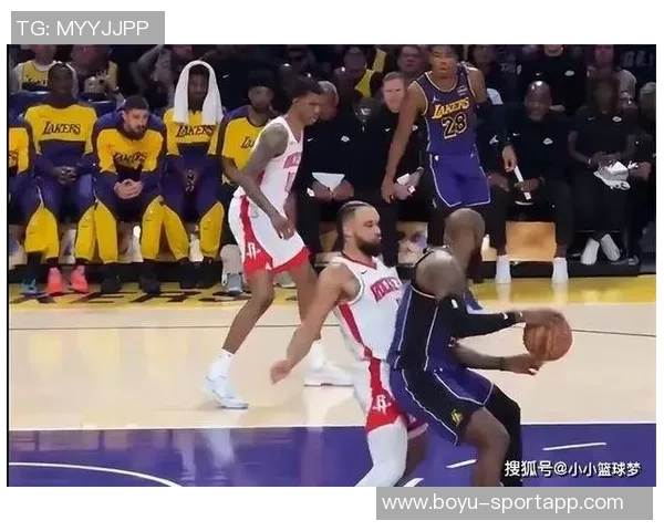 詹姆斯对狄龙犯规表示不满认为自己也曾因类似情况被罚T 詹姆斯对狄龙犯规表示不满认为自己也曾因类似情况被罚T