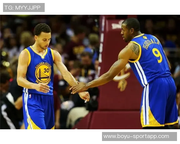 张佳玮分析勇士战术转变与巴特勒的多面手能力