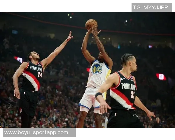 库里冷静应对开局低迷巴特勒带领球队奋力追分展现斗志