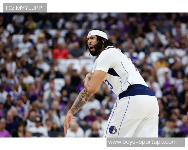 独行侠揭幕战首发阵容揭秘：弗拉格克莱华盛顿浓眉莱夫利共筑新赛季希望