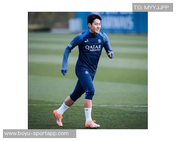 巴黎伤情更新李刚仁与萨福诺夫积极适应训练卢卡斯因伤缺席比赛